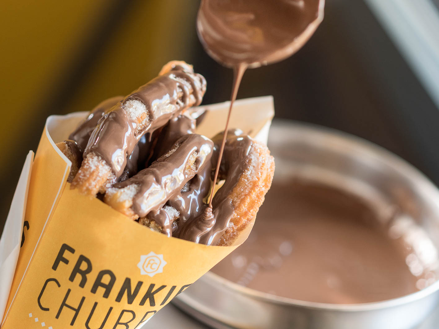 Frankie's Churros frittierte Teigwaren mit flüssiger Schokolade überzogen.