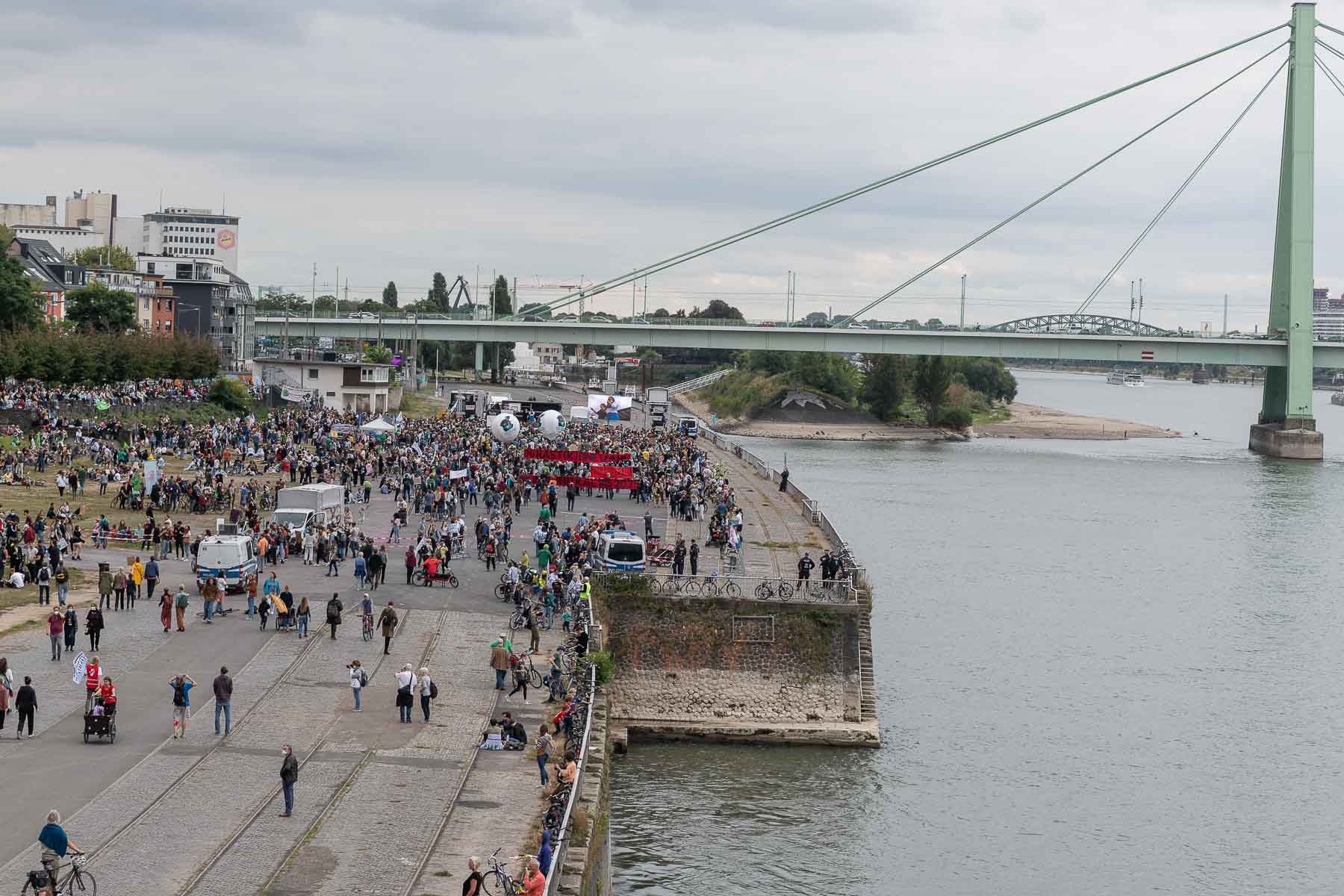 Am Ufer in Köln, Klimastreik von Fridays for Future